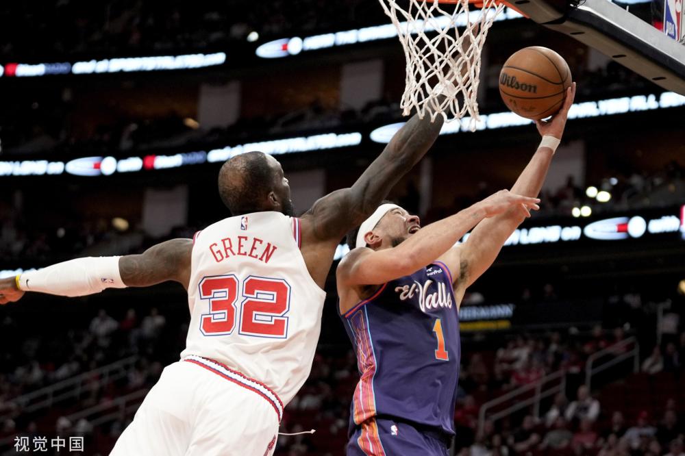 松地在防守 松地在防守