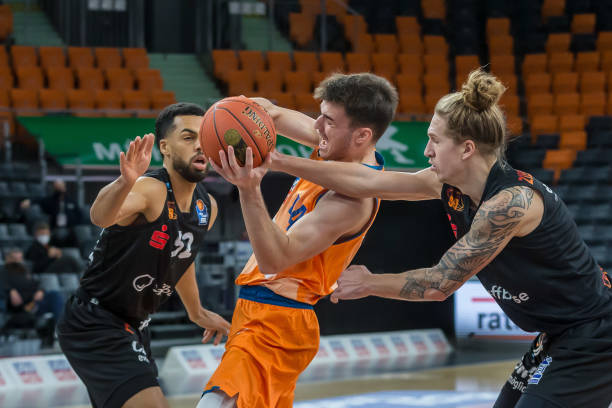 薪资要求仍 薪资要求仍